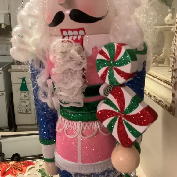 Candy cane nutcracker - Picture 3 of 7